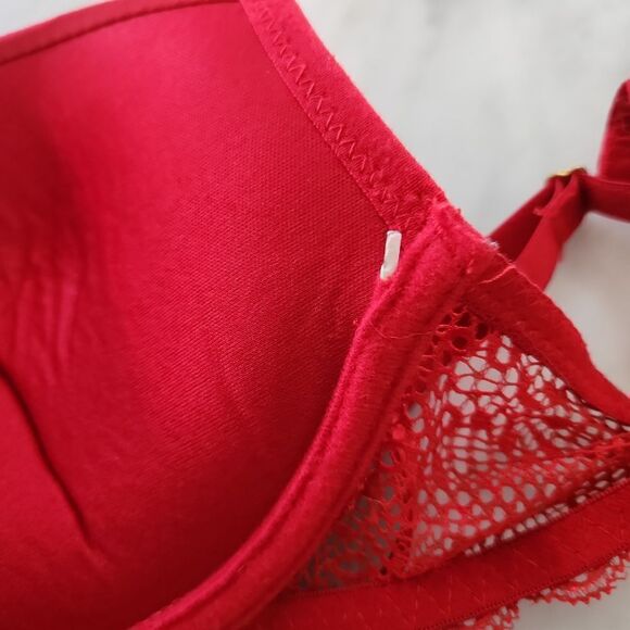 Daisy Fuentes Red Lace Bra Size 34C - Picture 2 of 3